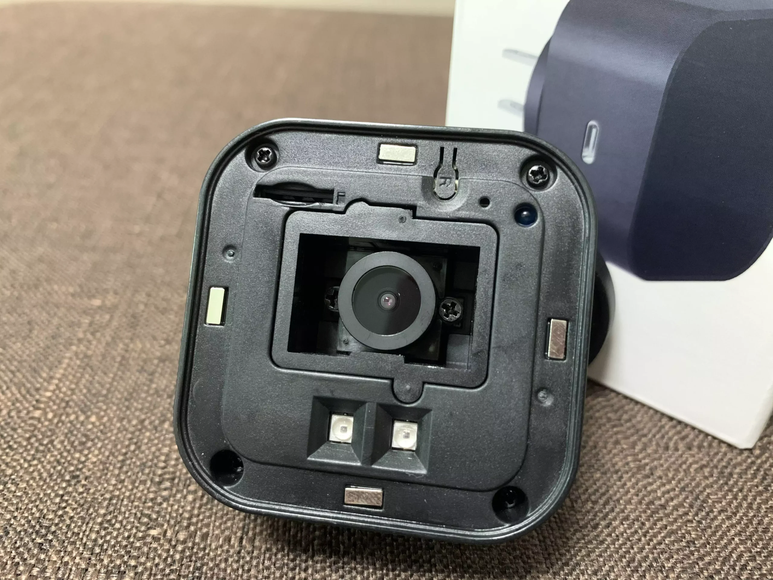 三腳插頭攝影機